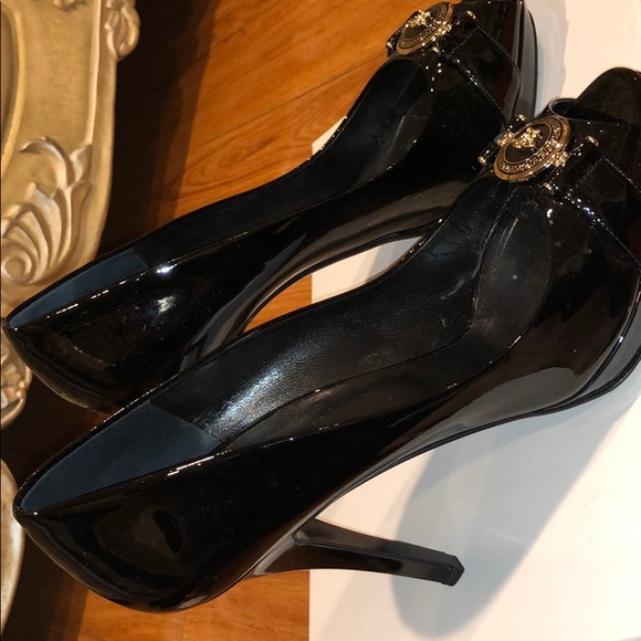 Versace Pump - Picture 4 of 7